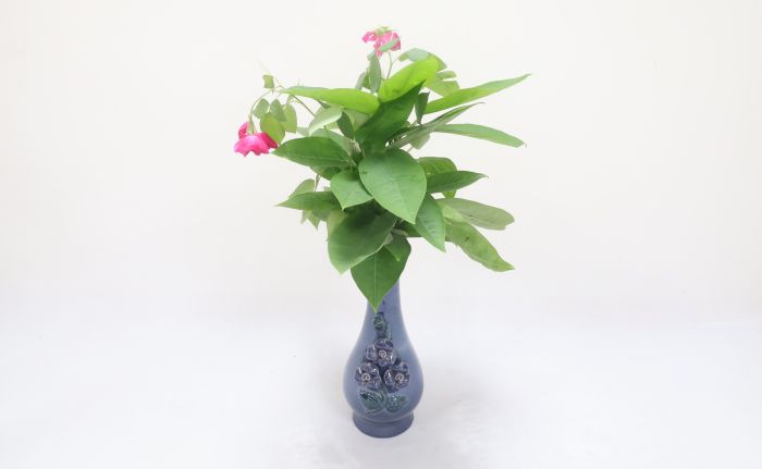 Kp Flr Vase Bottle W Flr Blue 10 In