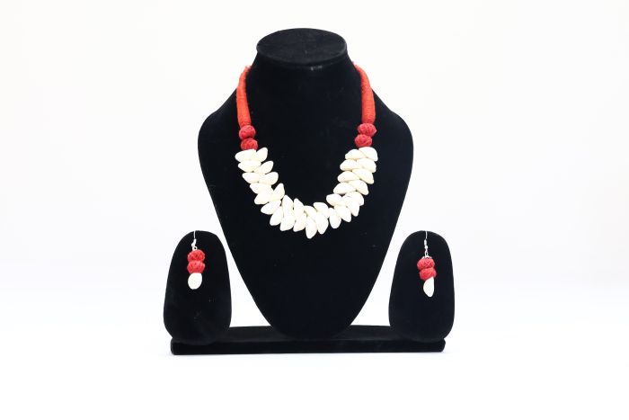 NECKPCS AND EARING  RED DORI SHELL CIRCLE