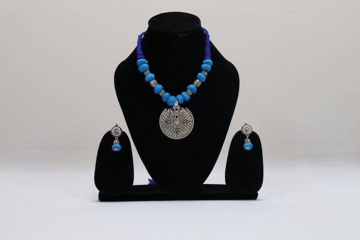  NECKLACE WITH PENDENT BLUE DORI 