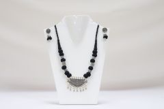  NECKLACE WITH PENDENT BLACK DORI 