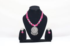 NECKPCS AND EARING  PINK DORI SHELL CIRCLE