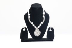  NECKLACE WITH PENDENT WHITE DORI 